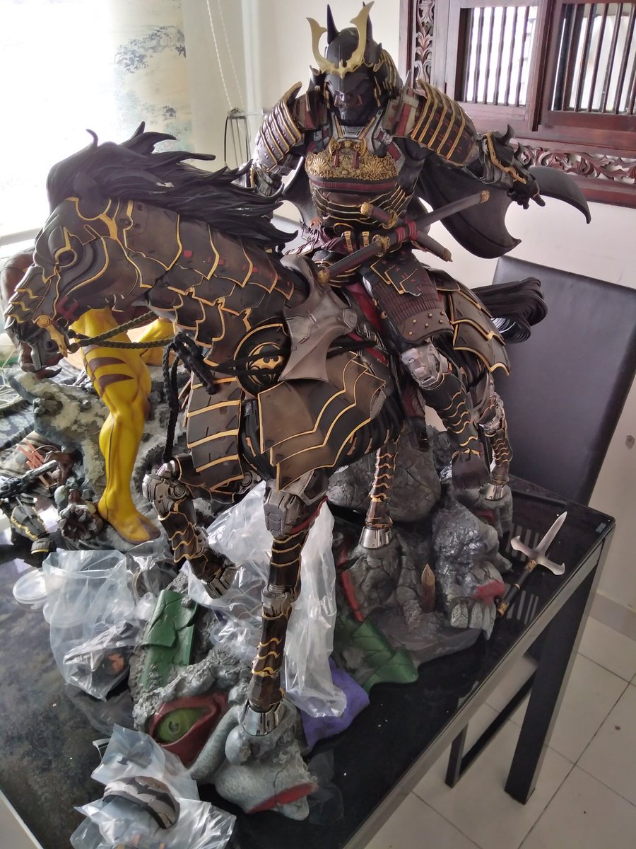 rkdworks77's tweet photo. Upcoming #statuerepaint project. A #batman #samurai statue.
What colors? Updates will be in IG...βοΈπ https://t.co/RKJWrAKXL3