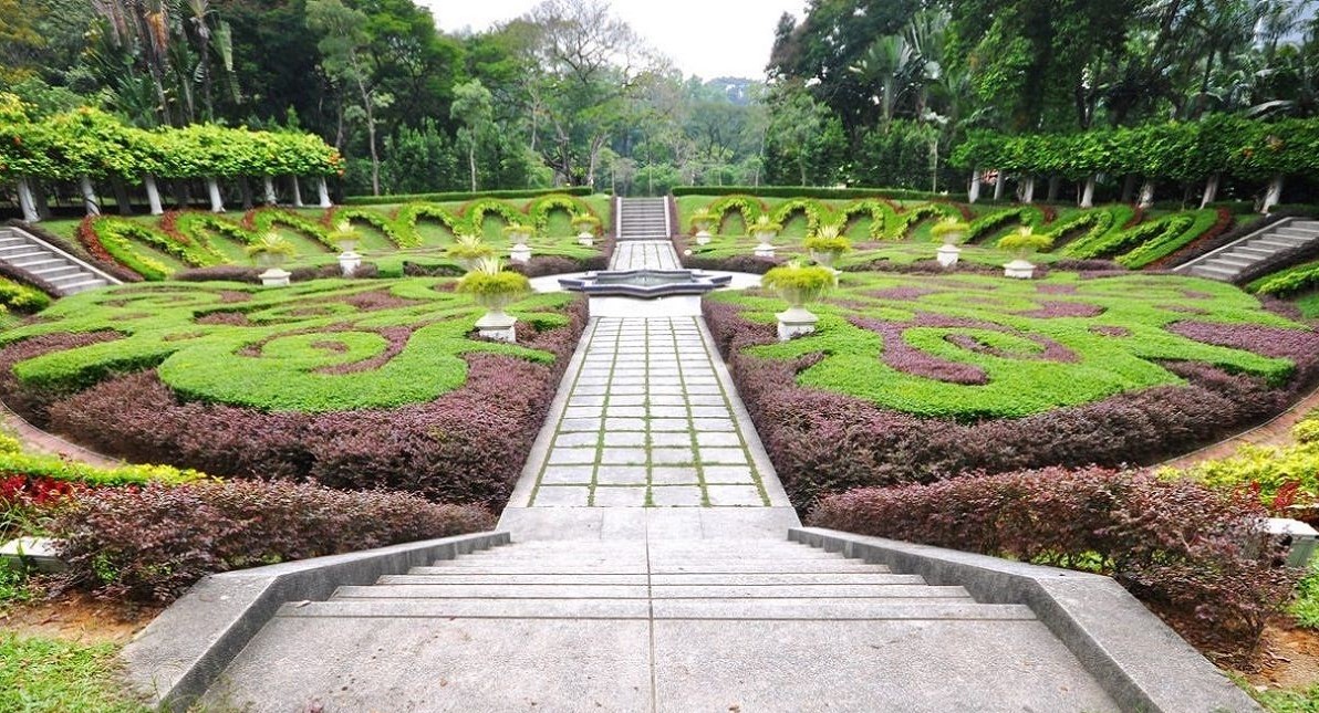 Today's site is the Taman Botani Perdana (in Malay, Perdana Botanical Gardens) in Kuala Lumpur, Malaysia. It was established in 1888 & covers 91.6 hectares (about 227 acres)