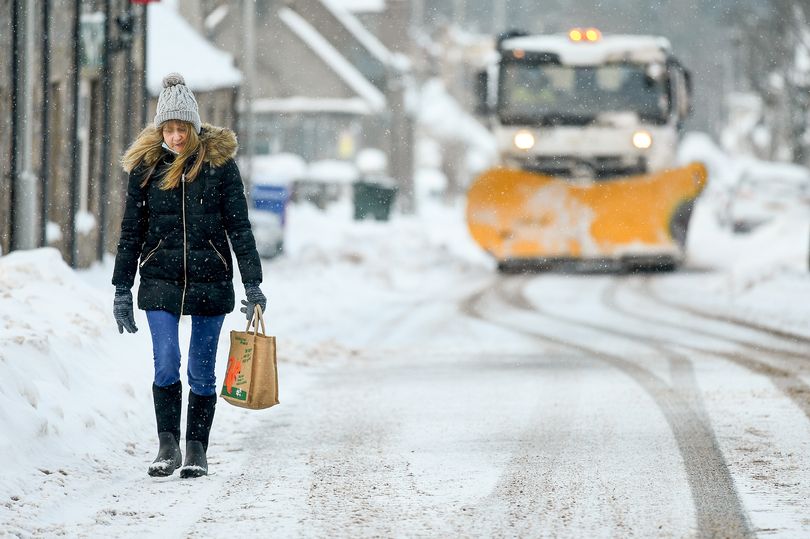 White Easter as snow set to make comeback and freezing temperatures return to UK mirror.co.uk/news/uk-news/u…
