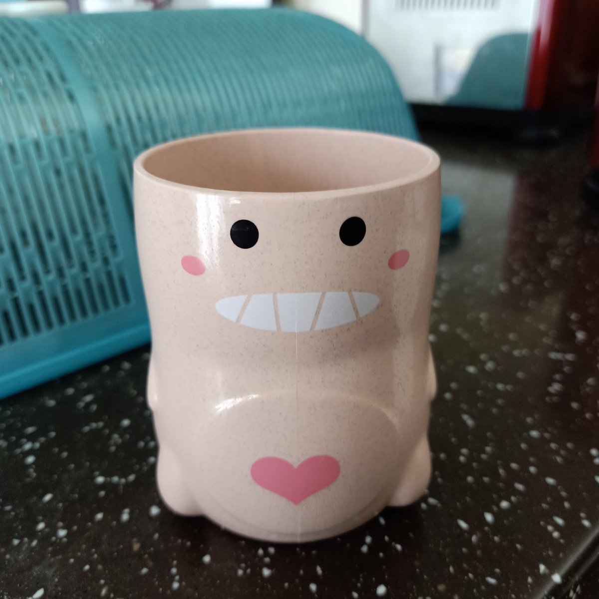 hm_favs's tweet photo. What is this CUTE little creature doing in the kitchen 😍😍😍😂😂 https://t.co/OQIUkGdmAF