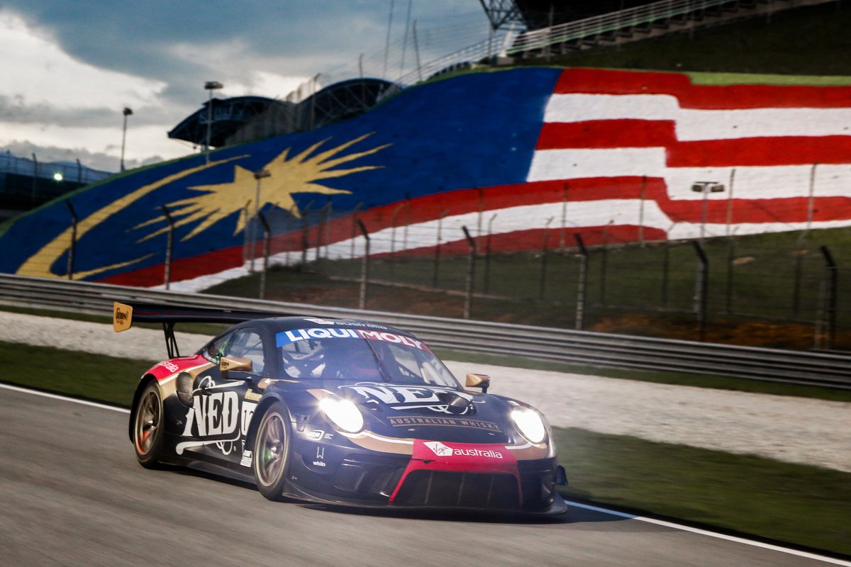 PorscheMAP's tweet photo. This is what they call a great view 🤩

#Porsche #911GT3R #PorscheCustomerRacing https://t.co/woHIeNl84a