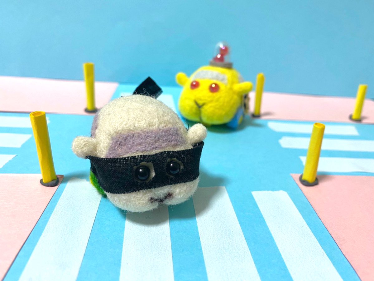 uxn_m35's tweet photo. 羊毛フェルトでモルカー作りました🚨
#モルカー https://t.co/hsYR8GCNVV