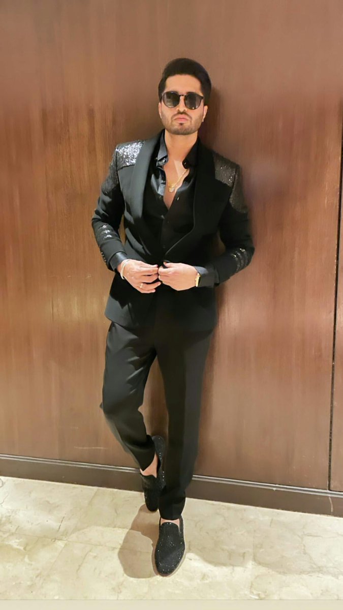 itsmeminaxi's tweet photo. Hey mr.handsome !
#jassiegill #jassian
#panga
@jassiegill https://t.co/59AB3gctTB