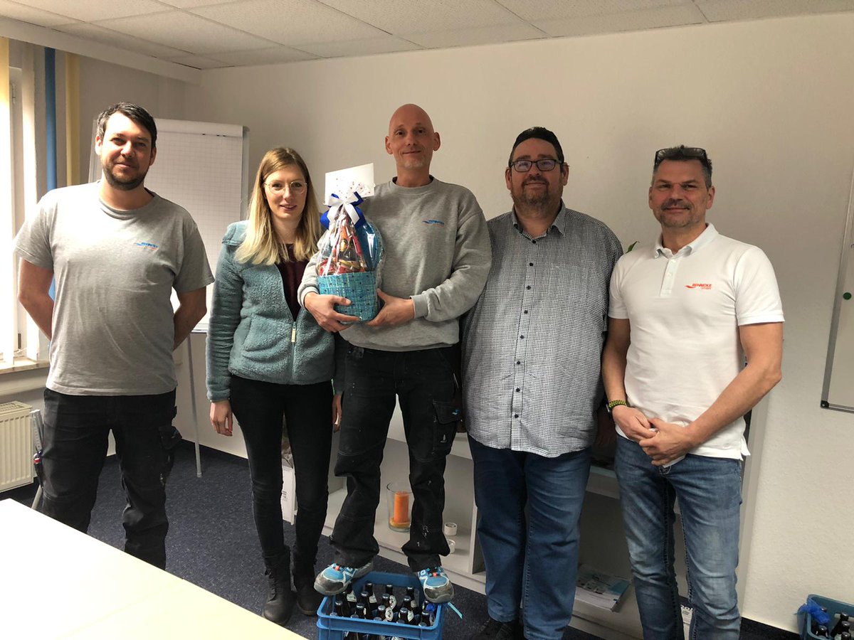 BehnckeGmbH's tweet photo. Lieber Dominik, wir gratulieren Dir zum 10 jährigen Firmenjubiläum bei BEHNCKE. Du machst einen klasse Job und wir freuen uns auf die kommende Zeit mit Dir! #Wassraufbereitung #BEHNCKE #besterarbeitgeber #jubiläum https://t.co/nrTgZRCjbq