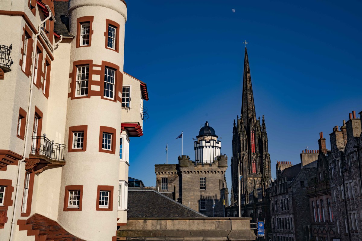 camobscura's tweet photo. Not gonna lie blue skies are our colour, we're looking cute from the @edinburghcastle  esplanade 😏💙 https://t.co/ec6iTYVYln