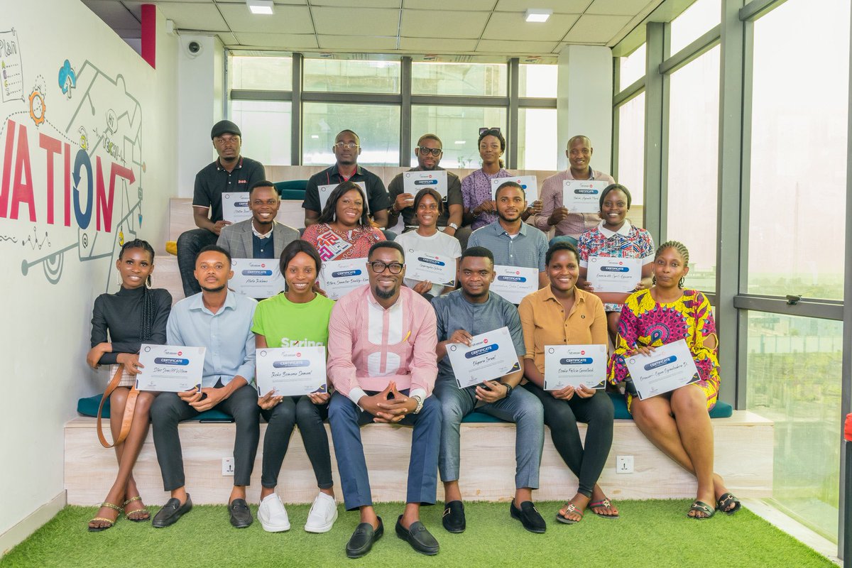 1Porbenihere's tweet photo. Enterprise Development 3.0 🔥
Attendees unlearned, learned and relearned. They shared, networked and built.
For the next three months, we will be giving them support to help them start, sustain and grow.
#Planetharry #GetAdvantage #EnterpriseDevelopment #BeyondThePandemic https://t.co/fGs1NZgIKa