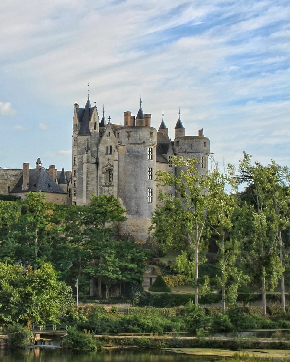 MontreuilBellay's tweet photo. 🔴 𝗙𝗔𝗜𝗧𝗘𝗦-𝗡𝗢𝗨𝗦 𝗖𝗢𝗡𝗙𝗜𝗔𝗡𝗖𝗘 | Prévoir une visite à #MontreuilBellay est toujours une bonne idée ! 😍 #MardiConseil https://t.co/lwRnTWDUTK
