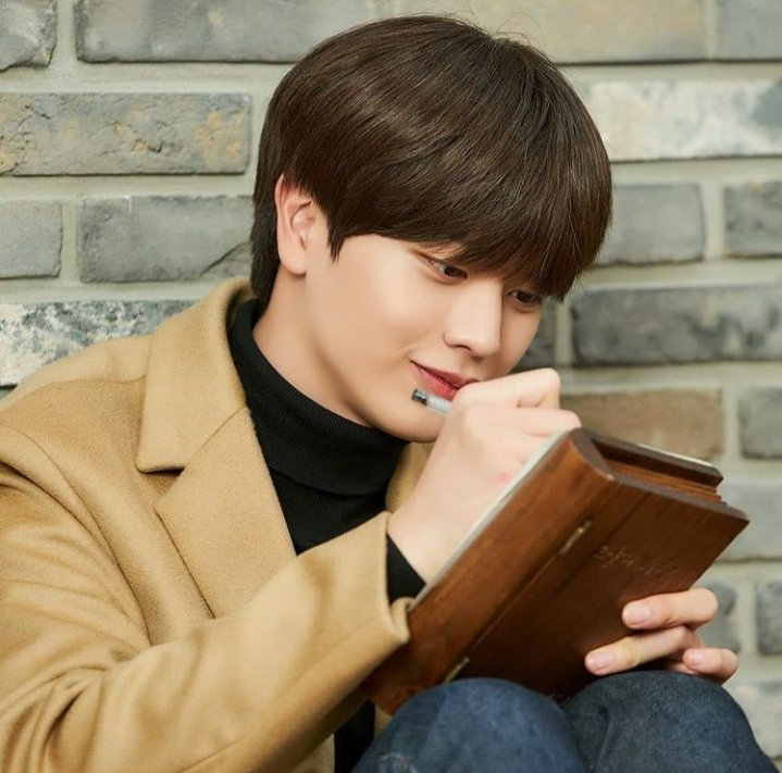eikooy25's tweet photo. It's been a year. Miss you boy. โก
#Comewiththewind
#BTOB #๋นํฌ๋น #์ก์ฑ์ฌ https://t.co/Jdu6nQjIIT