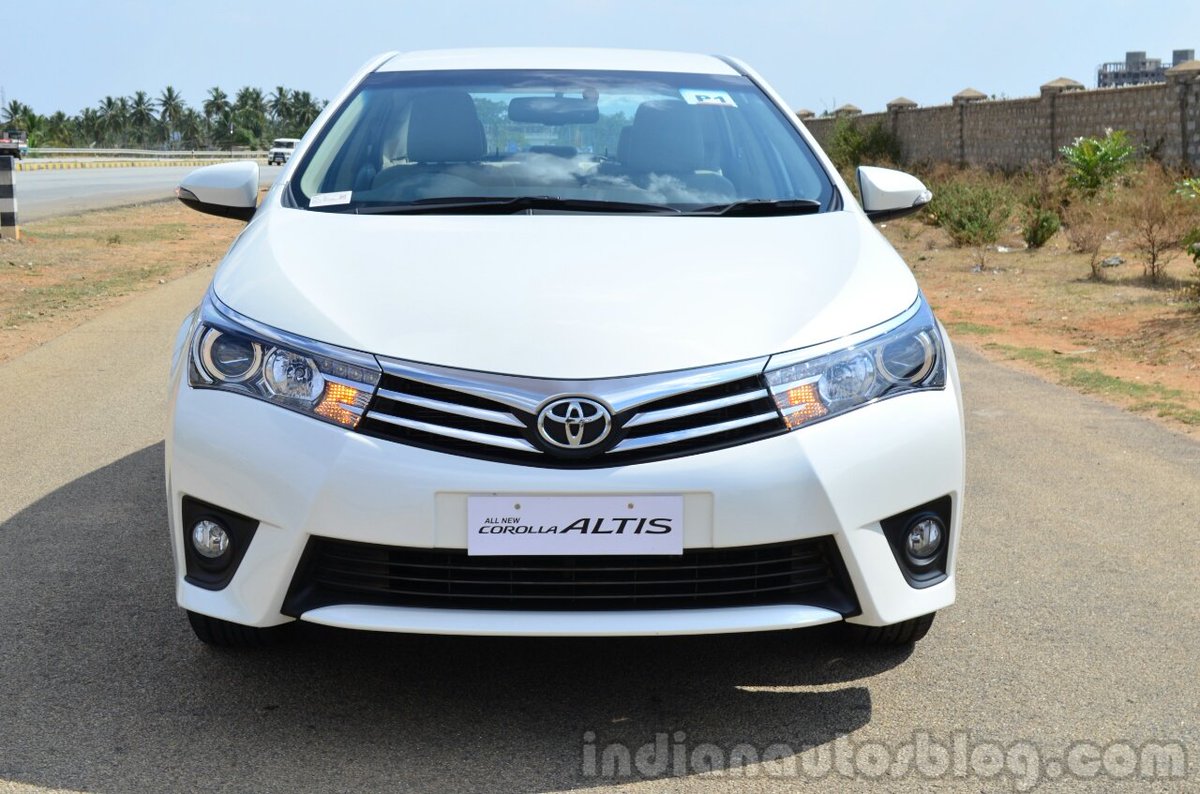 HeyySiriii's tweet photo. Toyota's Corolla ALTIS

🇺🇸-                            🇮🇳- Cow Dung 
                                            Coating https://t.co/CrHoCrnqz9