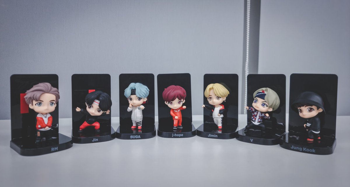 PoOPLiaw's tweet photo. ครบแล้วค้าบ #TinyTANFigure v.mic drop 🎤 https://t.co/s0KgOkNNav