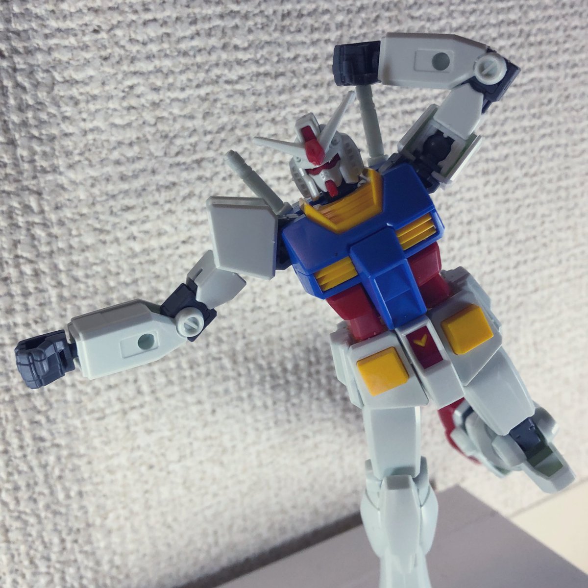 は く さ い 私が作った錦鯉の キャラメルは銀歯泥棒 のポーズしてるガンダム見て