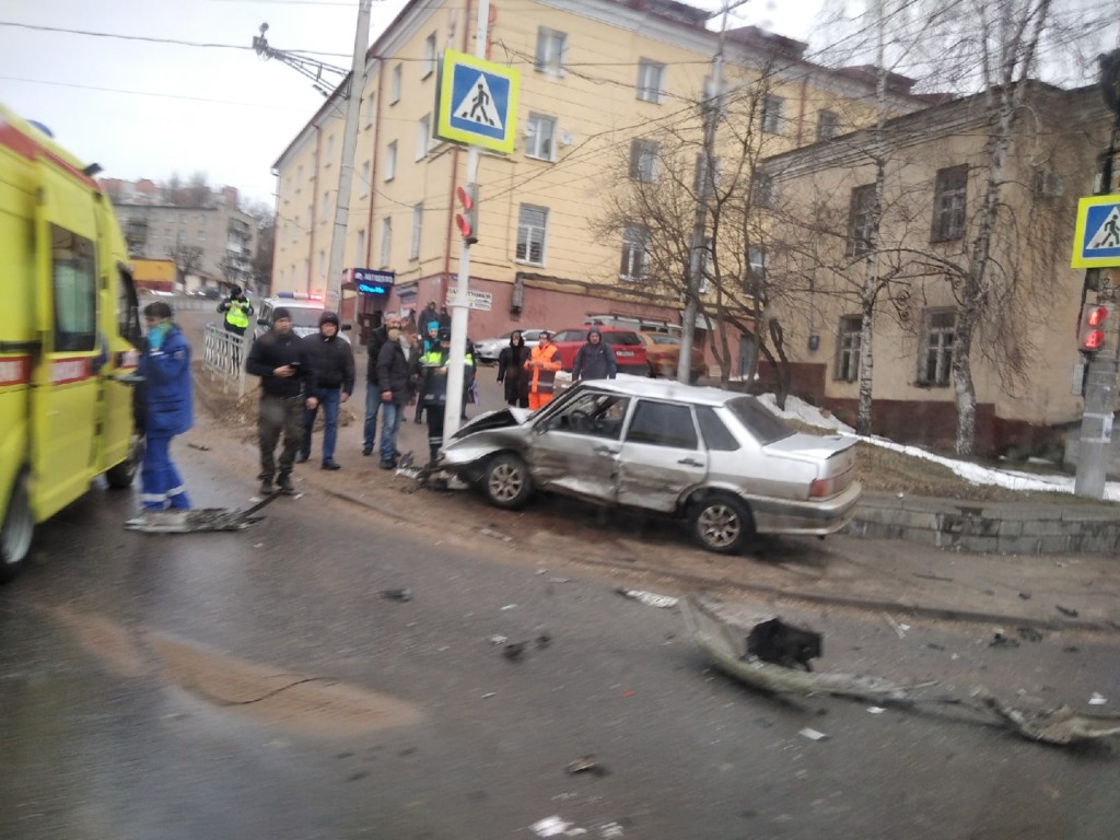 Происшествия смоленск реадовка. ДТП на Витебском шоссе Смоленск. Авария на Витебском шоссе Смоленск. ДТП В Смоленске сегодня на Витебском шоссе. Авария на Витебском шоссе Смоленск сегодня.