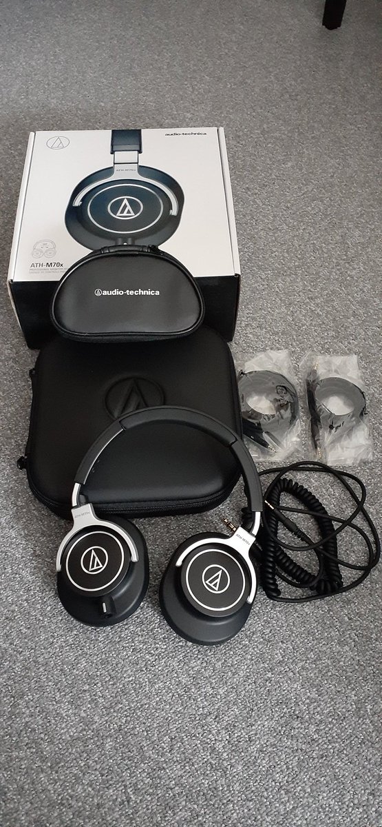 yuta_channel731's tweet photo. NEWヘッドフォン！！
今回はだいぶ奮発してしまったが、良しとしよう😆
#ヘッドフォン #audiotechnica　#ATHM70X https://t.co/HLbGKtIprI