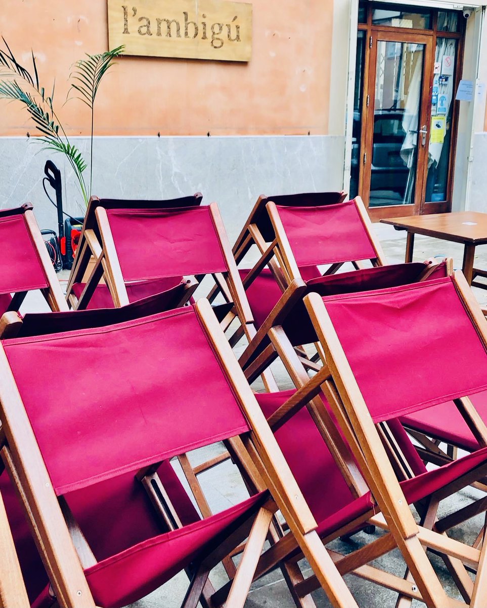 l_ambigu_palma's tweet photo. Estamos muy #happy porque ya tenemos nuestra terraza limpia y a punto para comenzar. Mientras @karlamaiacosta está entre fogones...mmmm! Llegan hasta aquí los aromas de sus manjares.
#restaurantes #openrestaurant #ambiguresto #hope #consciencia #palmademallorca #mallorca https://t.co/kb1ncQjbmF