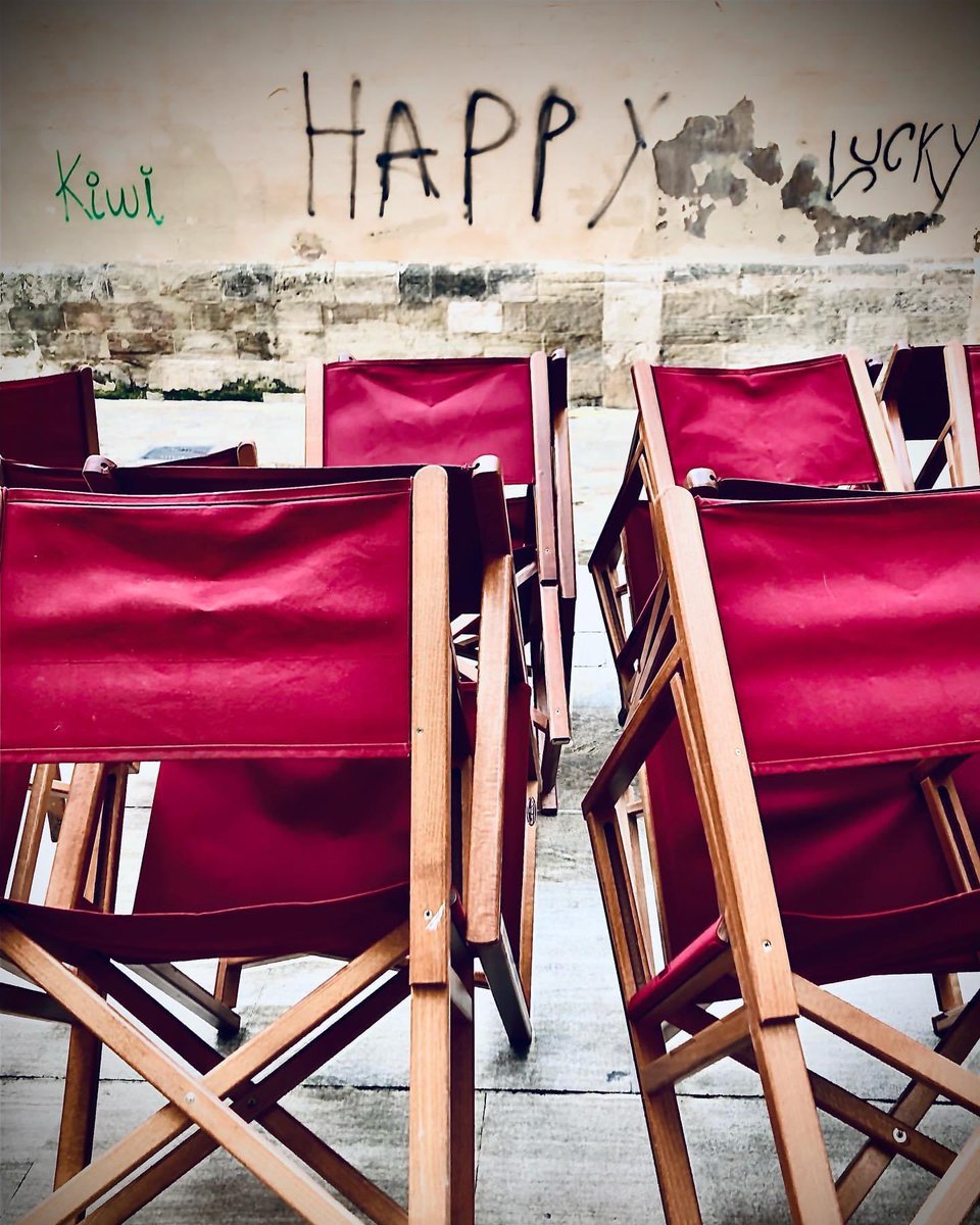 l_ambigu_palma's tweet photo. Estamos muy #happy porque ya tenemos nuestra terraza limpia y a punto para comenzar. Mientras @karlamaiacosta está entre fogones...mmmm! Llegan hasta aquí los aromas de sus manjares.
#restaurantes #openrestaurant #ambiguresto #hope #consciencia #palmademallorca #mallorca https://t.co/kb1ncQjbmF