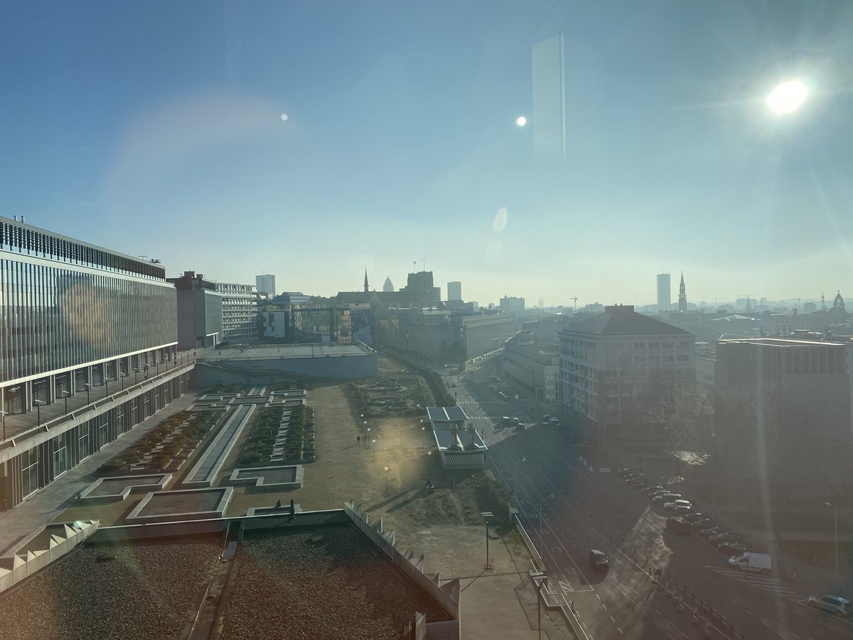 MarounLabaki's tweet photo. La vue de mon nouveau bureau! Ce sont les jardins de la Cité administrative de l’Etat, à Bruxelles. Depuis hier, je suis conseiller au Cabinet du vice-Premier ministre et ministre de la Mobilité, Georges Gilkinet. J’en suis très heureux, et pas seulement pour la vue... 
🇧🇪🇪🇺💚 https://t.co/MXK1C8Lqfh