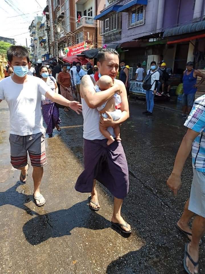 AungHeinMin17's tweet photo. In Sanchaung, Myay Ni Gone and Hlaing townships,
Tear gas was also fired at homes by Myanmar Military at March 1
#OpCpp
#WhatsHappeningInMyanmar https://t.co/PTpdwDPvm7
