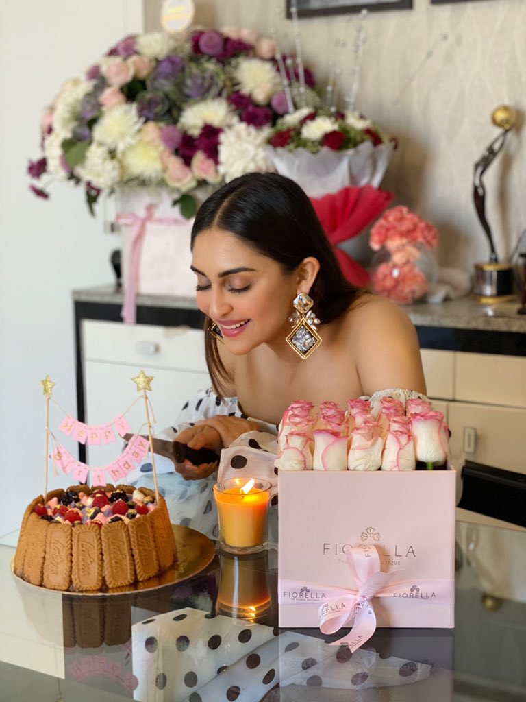 krystledsouza's tweet photo. Thank you all so much for the birthday wishes ♥️♥️♥️
Just finished Reading all your messages filled with so much love and blessings 
It means a lot to me 
🙏🏻🙏🏻
I’m nothing without your love ❤️ I love each one of you with all my heart https://t.co/9TvEZXZN7n