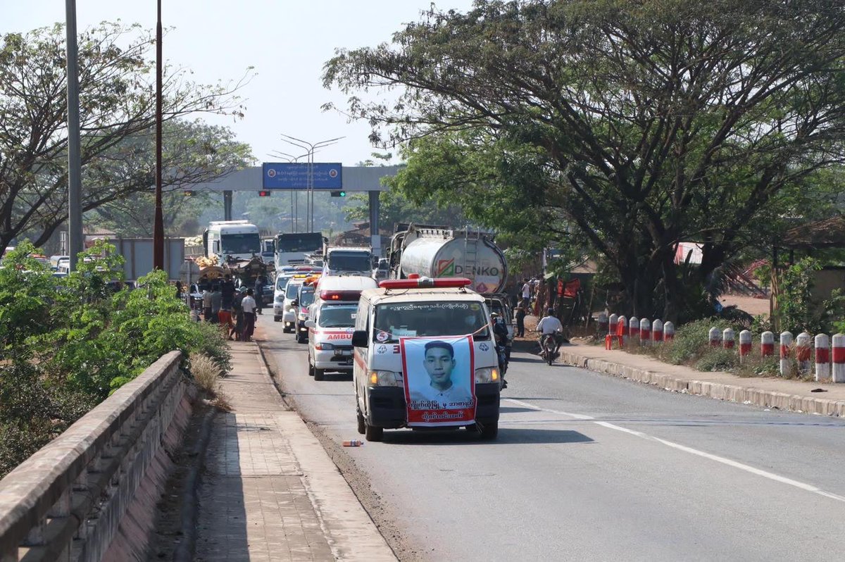 UPDATE: The body of Maung Zin Linn Htet, 21, who was shot dead by police at a protest in #Yangon’s Hledan on Feb. 28, is returned to #Mon State on Tuesday. He was among 18 civilians killed in Myanmar that day. (Photo:Free Funeral Service Society-Yangon) #WhatIsHappeningInMyanmar