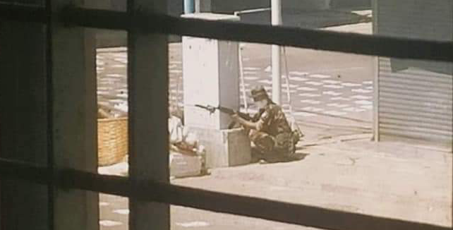 shafiur's tweet photo. #March2Coup Astonishing street scenes in Myeik as Myanmar military adopt positions to snipe at protesters

#WhatsHappeningInMyanmar https://t.co/vQReTmXzPN