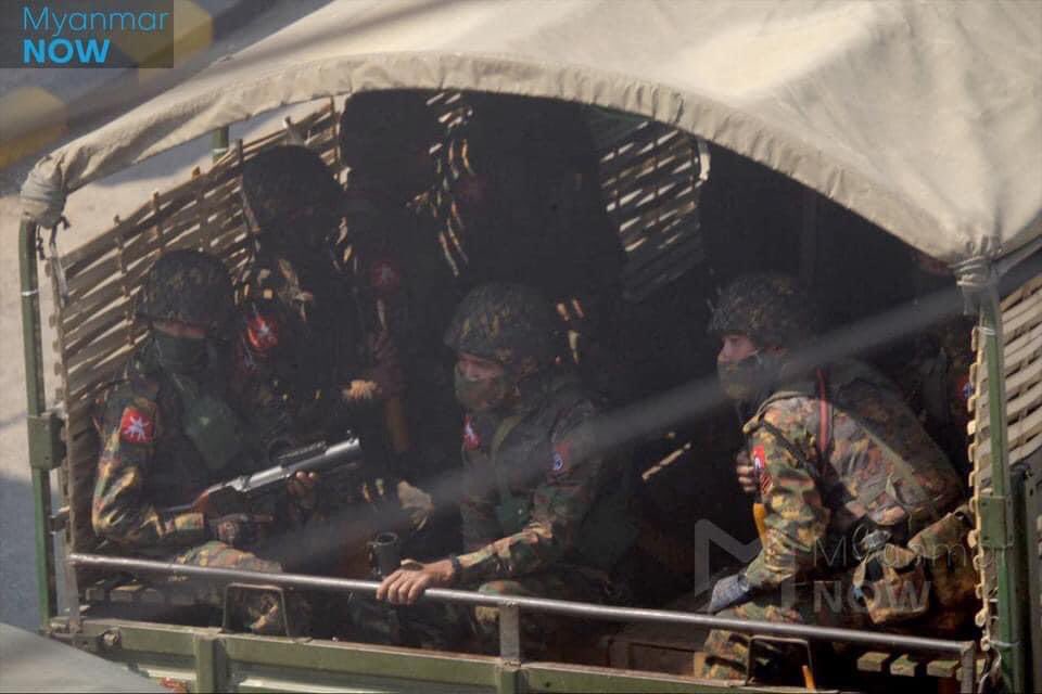 PorcelainJb's tweet photo. Junta terrorists use tear gas at Taunggyi Myanmar

ELECTED CRPH

@KenRoth @RapporteurUn @RapporteurUn @UNHumanRights @YourAnonCentral @freya_cole @MilkTeaMM_MTAM 
#Mar2Coup
#WhatsHappeningInMyanmar https://t.co/hdVhsD3xdZ
