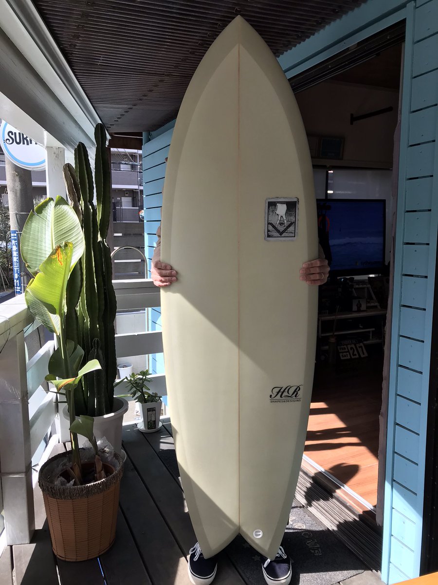 surfari_happy's tweet photo. 新品サーフボード　スーパーセール

クリスタルドリームスサーフボード
なんと30%OFF！
税込み117810円で新品が手に入ります。

レベル 初級者～
対応サイズ ヒザモモ～
今流行りのツインフィン
アウトラインの綺麗な板
ツインフィンのルースな楽しさを存分に楽しめるモデル
#ツインフィン https://t.co/kGYtjtSbQZ