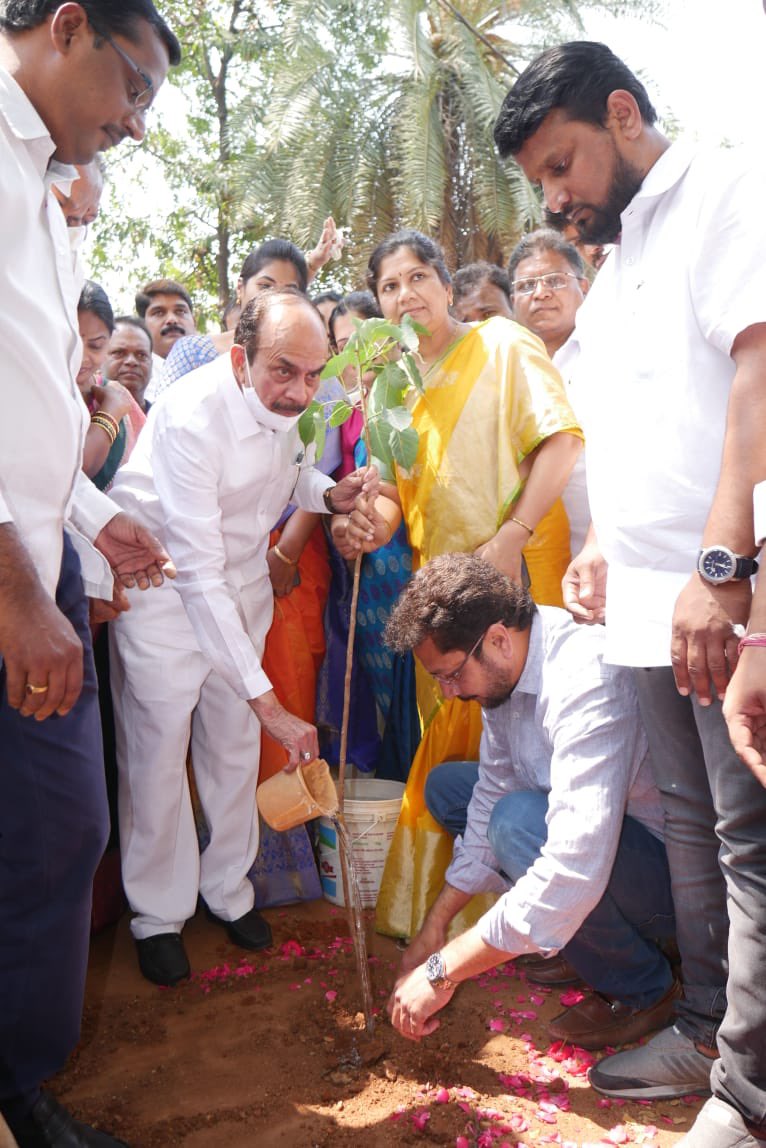 mahmoodalibrs's tweet image. Happy to plant sapling on my birthday as a part of #GreenIndiaChallenge initiated by @MPsantoshtrs Saab. Request everyone to take part in this noble initiative. #GIC