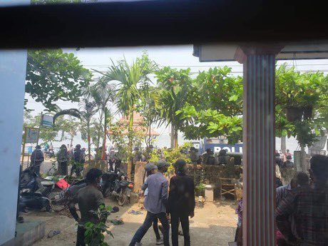 Junta's Military arrested the civilians who are hiding in their houses.Where is Justice?
ELECTED CRPH
#Mar2Coup #WhatsHappeningInMyanmar