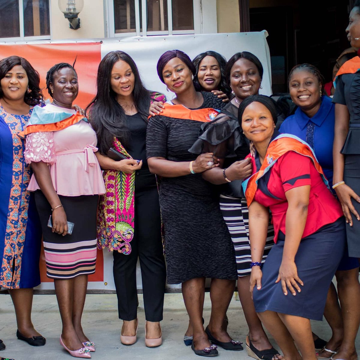amarakyna's tweet photo. Quite an unusual graduation it was! Due to Covid-19,we had a virtual celebration 🍾 but it didn't stop us from attempting to capture some of our graduands in several clusters. https://t.co/3sp13UdTbe