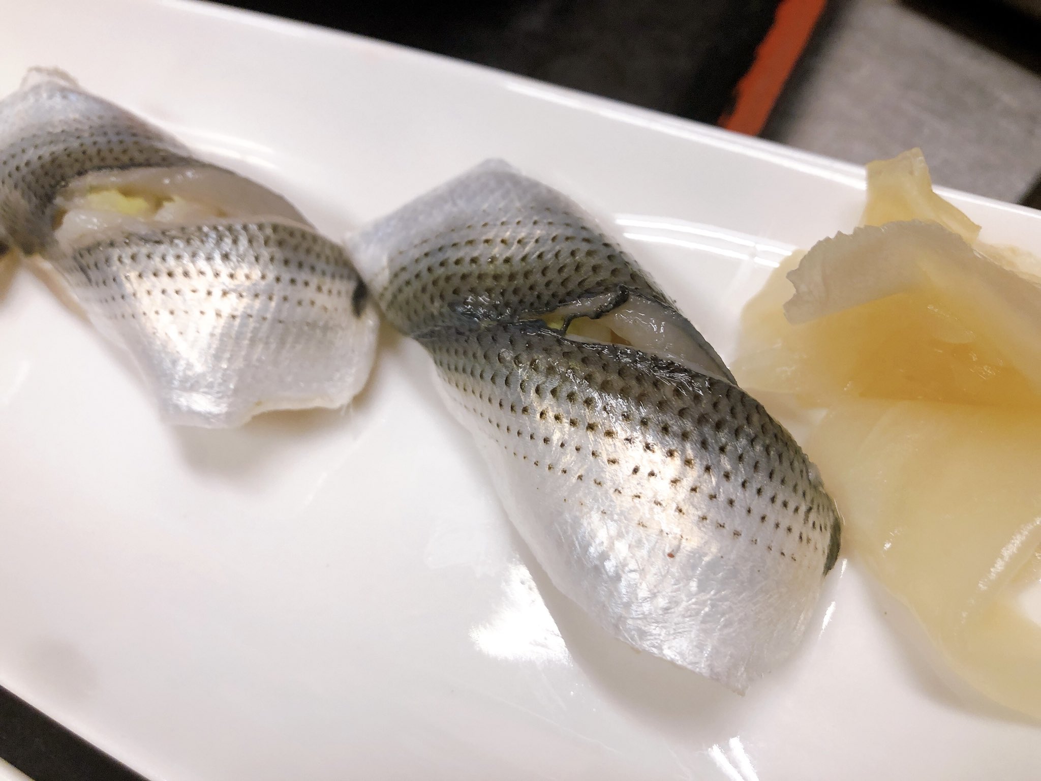 鮨処まなぶ 成長するにつれ呼び名が変わる出世魚 縁起を担いで 旬にはひと足もふた足も早いシンコをぜひ まなぶで Twitter