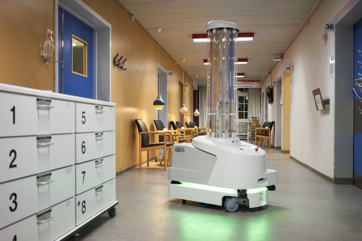 MakerFaireRome's tweet photo. Gli ospedali di tutta Europa stanno implementando i primi robot di disinfezione acquistati dall'UE.
I robot disinfettano le stanze dei pazienti, garantendo un ambiente sterile e contribuendo a ridurre la diffusione del virus.
#robotic #GoodNews https://t.co/O3YKy19nBT