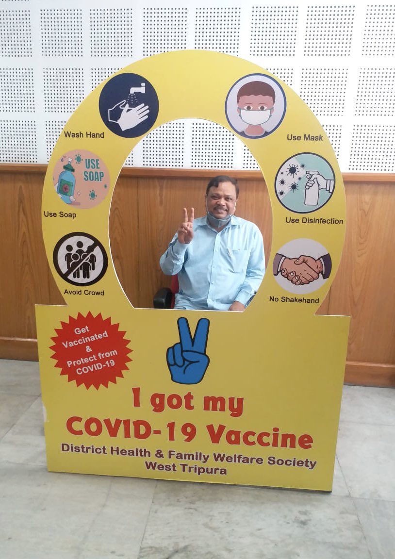 sonalgoelias's tweet photo. #LeadingFromFront 👍🏻

Chief Secretary #Tripura 
Sh Manoj Kumar IAS got #COVID19Vaccine administered at Civil Secretariat , Agartala. 
#LargestVaccinationDrive 
#IndiaFightsCOVID19 

@cstripura @MoHFW_INDIA https://t.co/o4yMWx8ejZ