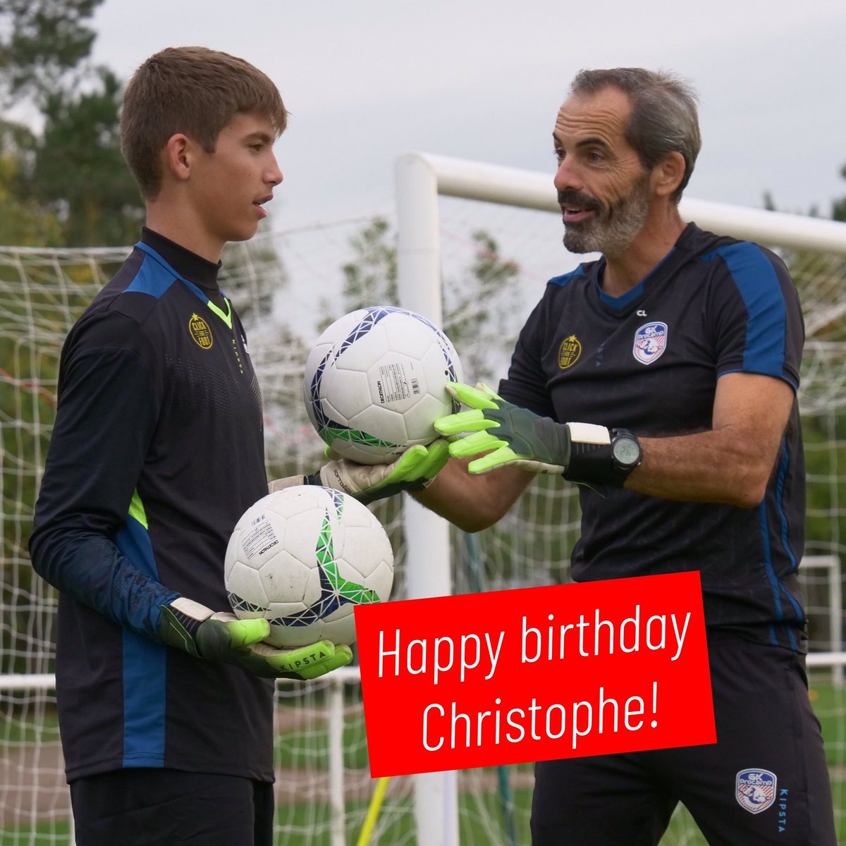 procampfootball's tweet photo. Ce matin, nous souhaitons un Joyeux Anniversaire à @chrislollichon et le remercions de chaque jour transmettre sa passion pour les gardiens ainsi que le sourire qui accompagne cette transmission.

#goalkeeping #coach ⚽️🧤🇫🇷#agardiendebut #entraineur #educateur #procampsgoalkeeper https://t.co/5Mr211ljMk