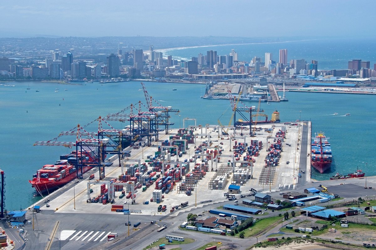 RoadlabA's tweet photo. Domestic and international manufacturers are investing billions to upgrade and expand South Africa's busiest ports. 

Welcome to the Ocean Economy.

Find out what's happening in KwaZulu-Natal here: https://t.co/iCyeOrWNy3 https://t.co/PShmnWtNvo