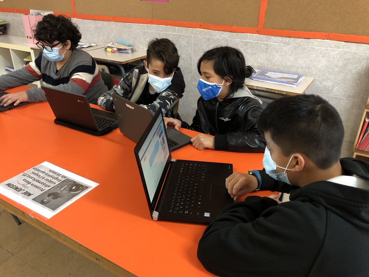 PonceGregori's tweet photo. Alumnes de 1ESO del @stjosepgracia treballant cooperativament en el projecte #empoderem-nos https://t.co/AlU0OUJ5px