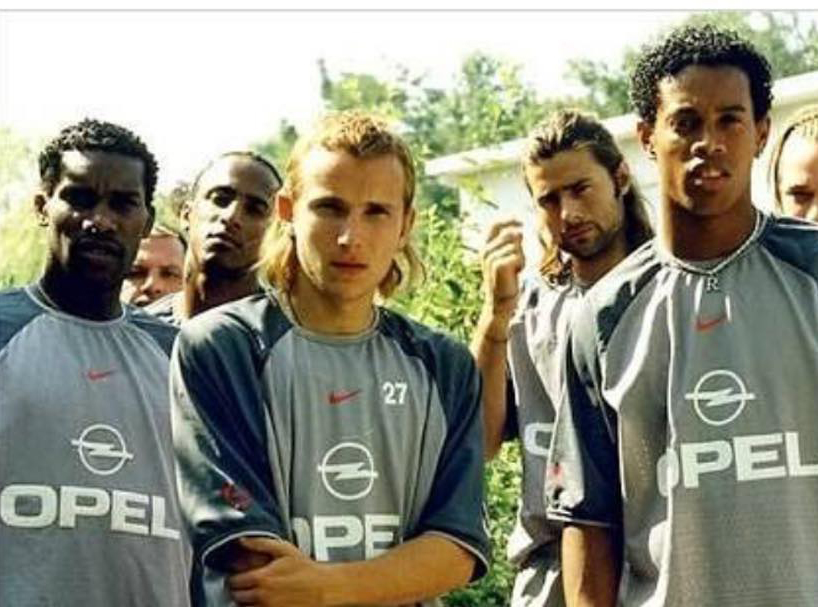 Happy Birthday Mauricio Pochettino Here he is at PSG with a certain Ronaldinho and Jay-Jay Okocha. 