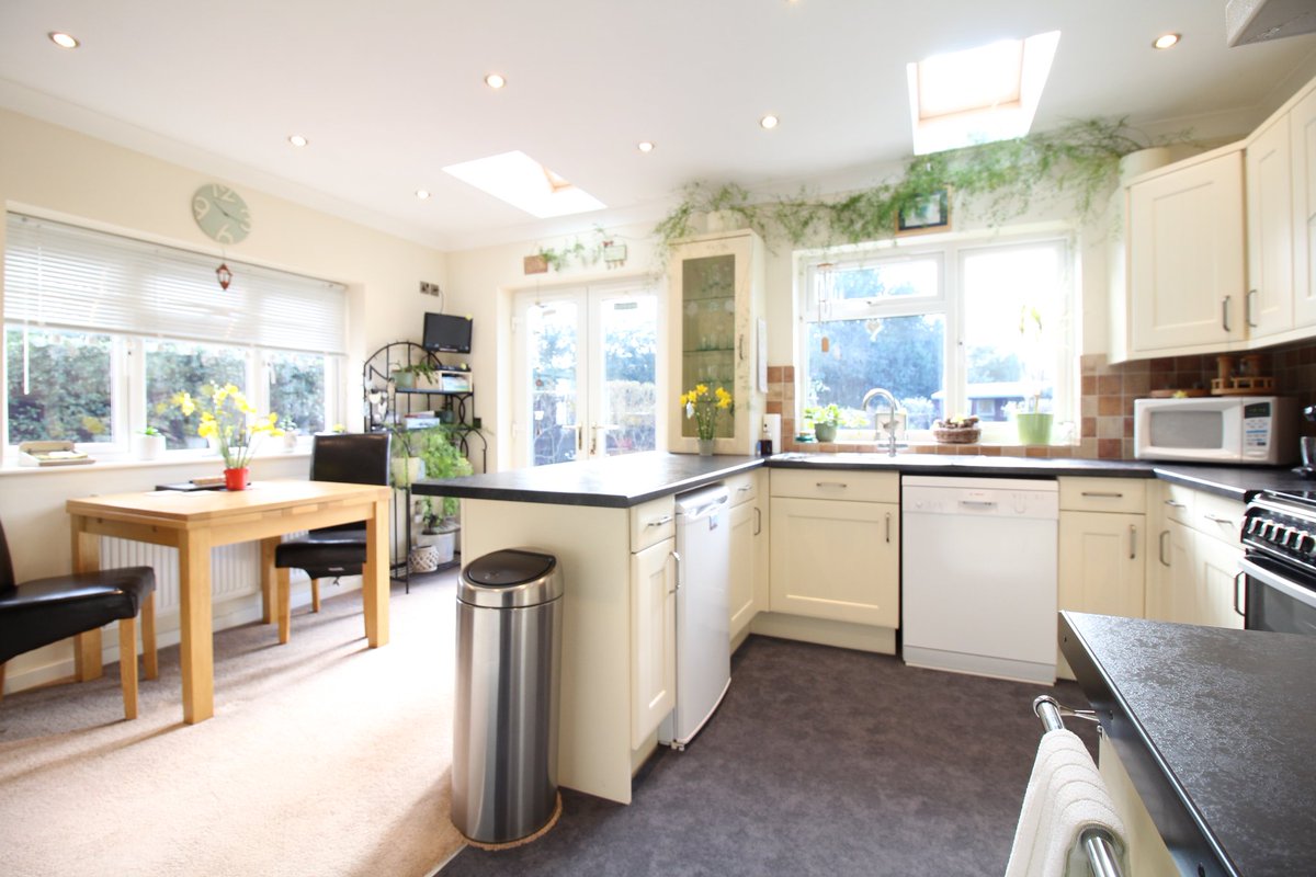 Hills Estate Agents tweet media