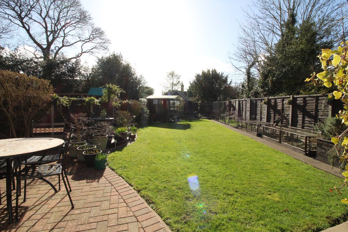 Hills Estate Agents tweet media