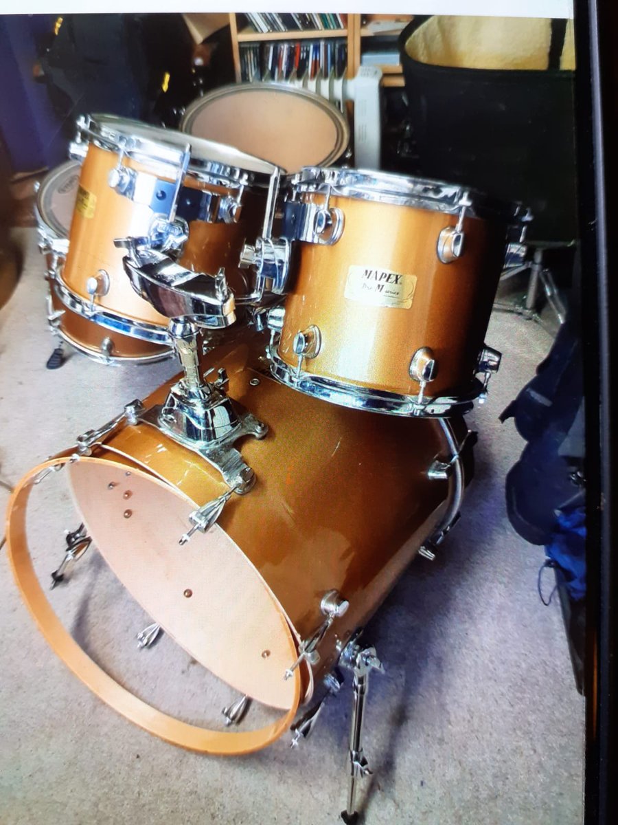 TheIanPickering's tweet photo. Decided I needed a new gigging kit. Found this old Mapex M. I've given it a bit of treatment. It's had a full service and clean, new heads oh and I've given it a new blue sparkle wrap. I'm very pleased with the result.
#drum
#drumbuild https://t.co/iWAxUjQ7Od