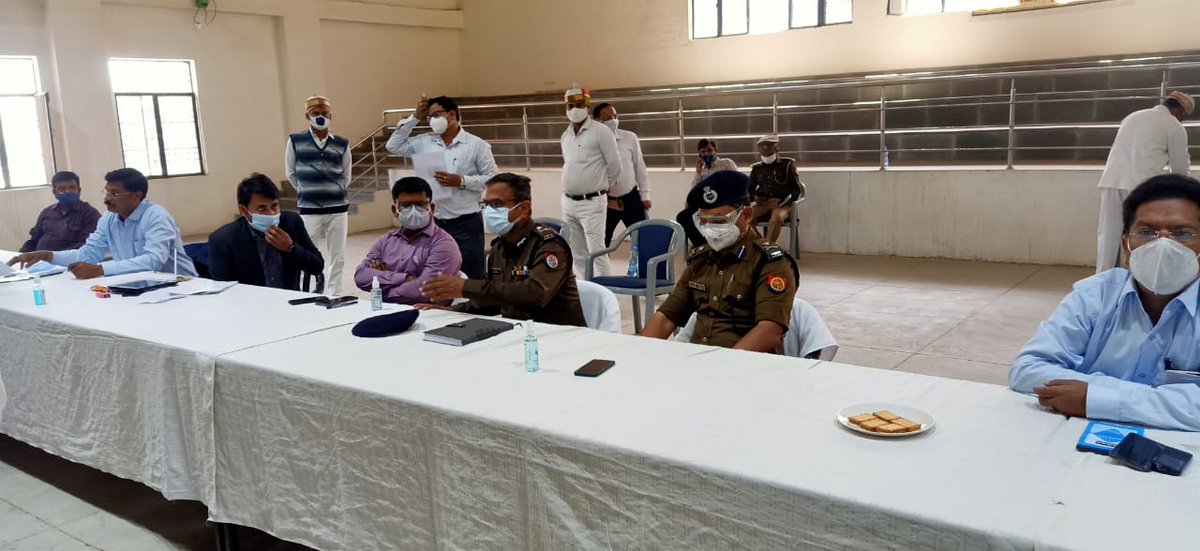 AdgGkr's tweet photo. @AdgGkr Mr. Akhil Kumar कमिश्नर गोरखपुर व पुलिस महानिरीक्षक गोरखपुर परिक्षेत्र के साथ पहुॅचे तहसील दिवस, सुनी जनता की समस्याए निराकरण हेतु दिया आवश्यक दिशा निर्देश @Uppolice @dgpup @CMOfficeUP @upcoprahul  @JagranNews @upbhaskar @AmarUjalaNews @Live_Hindustan @News18India @ANI https://t.co/1Un2BlPv8l