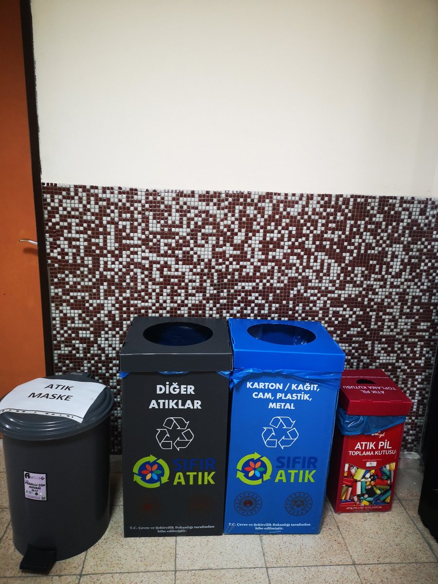 cvlzahu's tweet photo. Cumhurbaşkanlığımız tarafından yürütülen "Sıfır Atık Projesi" kapsamında Bozkır Meslek Yüksekokulumuz "Sıfır Atık Belgesi" almaya hak kazanmıştır. Destekleri için Sayın Rektörümüz @ProfDrMetinAksy hocamıza teşekkür ederiz. https://t.co/JFde1qAo3r