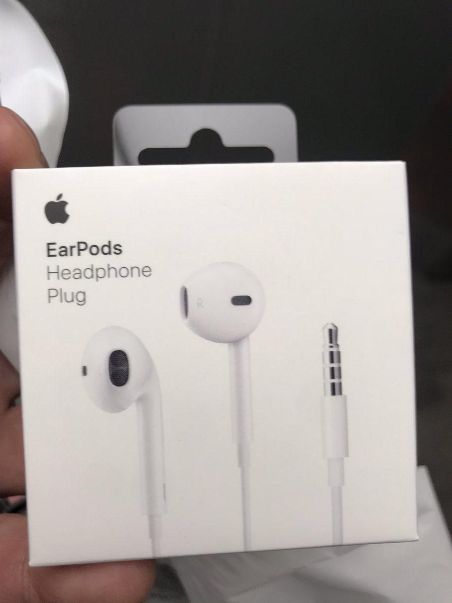 Imajo ネットだと最近こういうの純正の本物探す方が大変 なんだかなぁ 結局ヨドバシカメラで買いました Zoom打ち合わせで毎回ノートpcにオーディオインターフェース繋いでコンデンサーマイク立てて がめんどくなった笑 Zoomの中のスタッフの人で