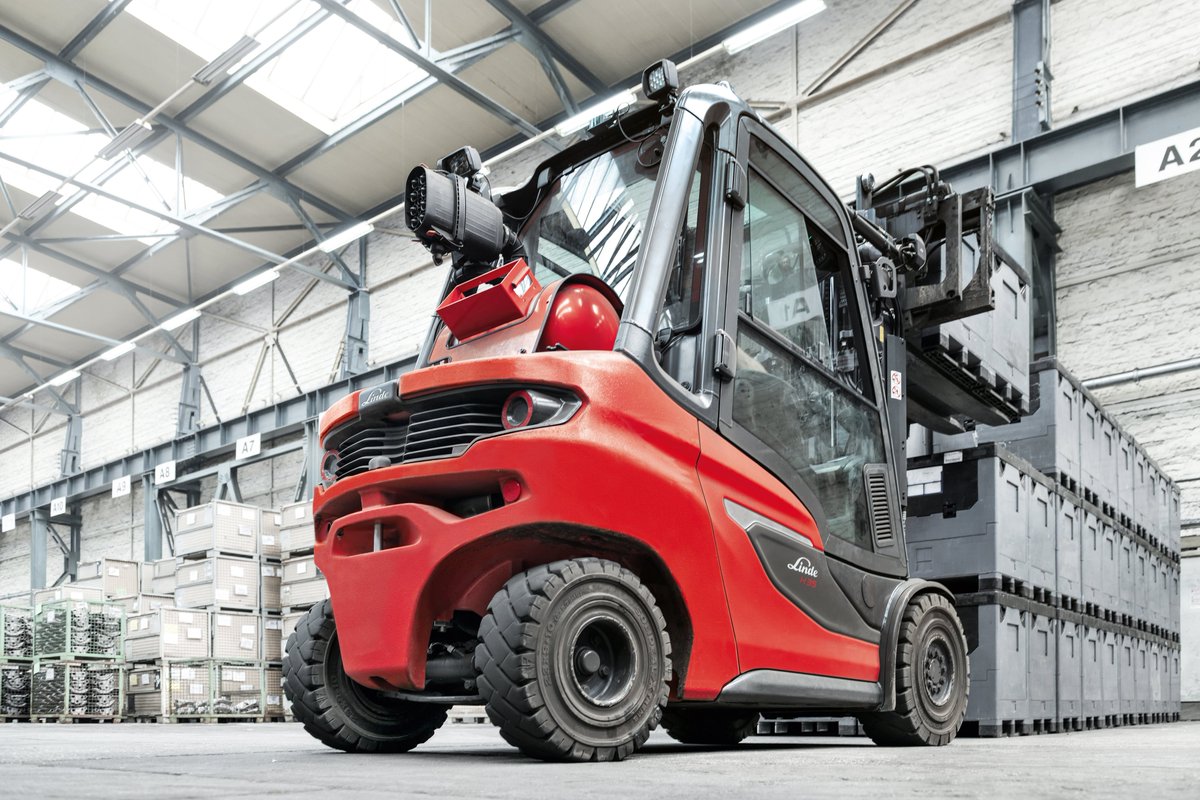 MarketMakina's tweet photo. LINDE, SAFKAN YARIŞ ATI “YENİ NESİL 1202 SERİSİ”Nİ PAZARA SUNDU
haberin detayı👇
👉https://t.co/pbVbrPp3SY

#Forklift  #Haselişmakineleri #işmakinaları #makinamarket https://t.co/fM0cNgKN3f