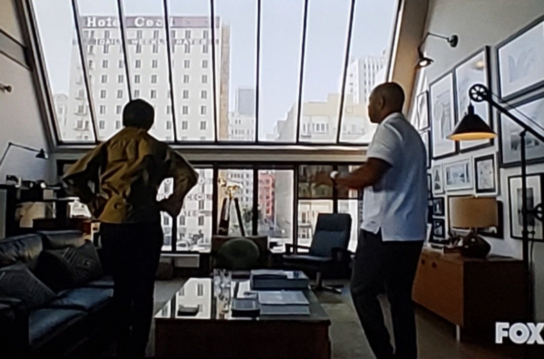 schoolgirlshay's tweet photo. So #911onFOX just got a little creepier!!
Nice Easter egg @MrRPMurphy
#AHSmeets911 @911onFOX
#stayonmain @StayonMain
#TheVanishingattheCecilHotel https://t.co/a0V2TylrGn
