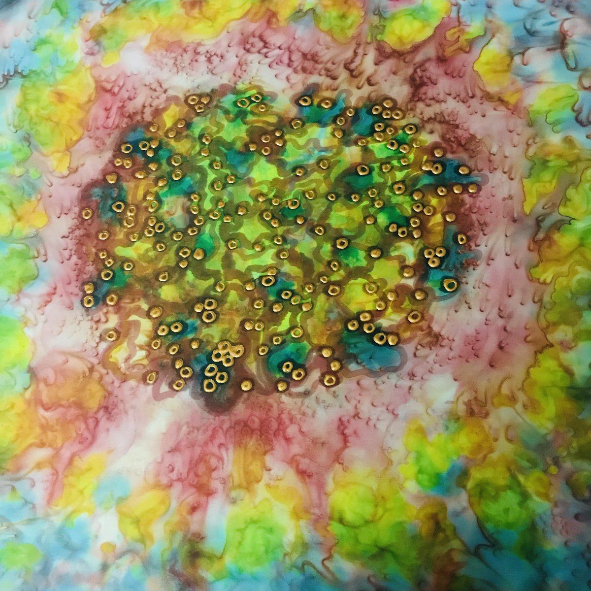 lunanguyenart's tweet photo. Painting on silk with me: https://t.co/5VMQ32sneL
#silkpainting #onlineclass #lunanguyen #design #diy #homedecor #decorations #artclasses #paintingclass #paintingworkshop #learningtopaint #artbeginners #guttasilk #silktechnique #silkscarfpainting #lunanguyenart #udemyclass https://t.co/ZyfaJSjupL