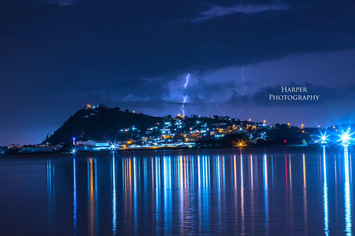 Gabo_Harper's tweet photo. Tormenta eléctrica en #Guayaquil hoy el cielo me premio con estas postales!! @eluniversocom @GuayaquilTiempo @Expresoec https://t.co/ihjRMTKvtD