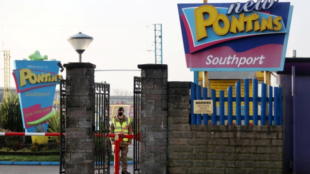 Exclusive: Pontins used blacklist of common Irish surnames to keep Traveller families out of its holiday parks Full story from me and @cahalmilmo on @theipaper inews.co.uk/news/uk/pontin… @EHRC