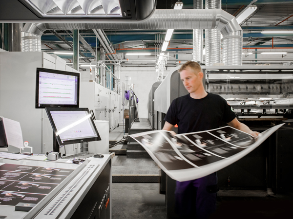 monsterkamer's tweet photo. Papiernieuws #25 van De Monsterkamer, vraag direct monsters of meer informatie op bij de leveranciers. - https://t.co/Xp6Gko9GbM https://t.co/uU1PthWuMj