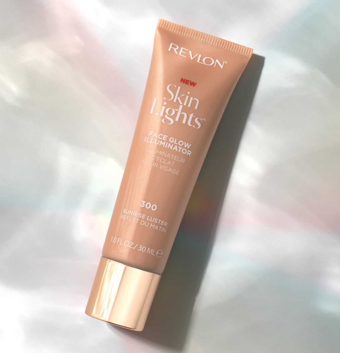 It’s a primer. It’s a liquid highlighter. It’s an all-over glow booster. It’s #SkinLights Face Glow Illuminator! How do you use yours? ✨ 3 for 2 now on at @BootsUK : bit.ly/BootsSkinLight…