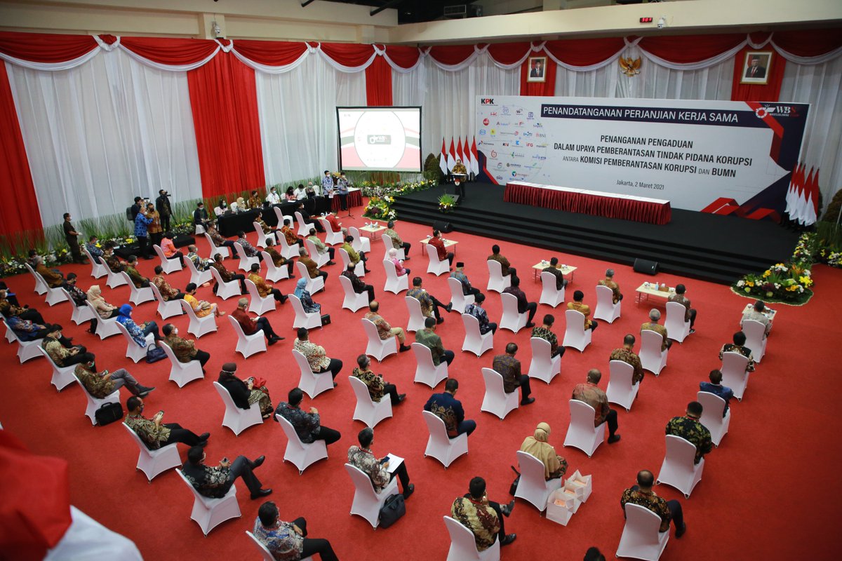 KPK_RI's tweet photo. [SIARAN PERS] KPK bersama 27 Badan Usaha Milik Negara (BUMN) menandatangi kerja sama penanganan pengaduan tindak pidana korupsi terintegrasi atau dikenal dengan Whistleblowing System TPK Terintegrasi, 2 Maret 2021. (1/4) https://t.co/Ue84BWixvT